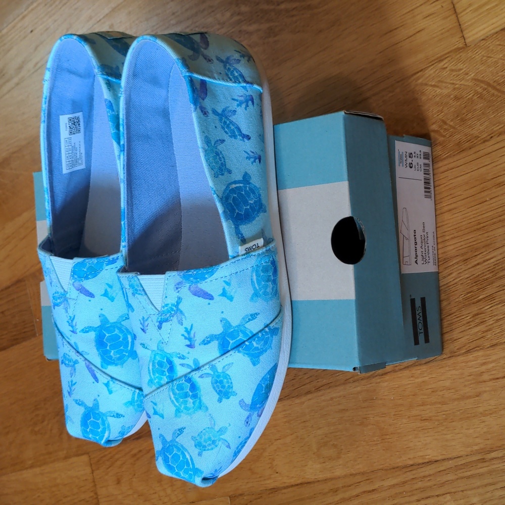 Toms Light Aqua watercolor sea turtle print Alpargata women's 6.5 EUC